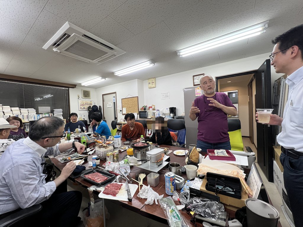 神戸のコワーキング「カフーツ」で行われている「コワーキングキャンプ飯部」